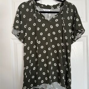 Market & Spruce Sophie Flutter Sleeve Olive Green Floral Women's Top size Small